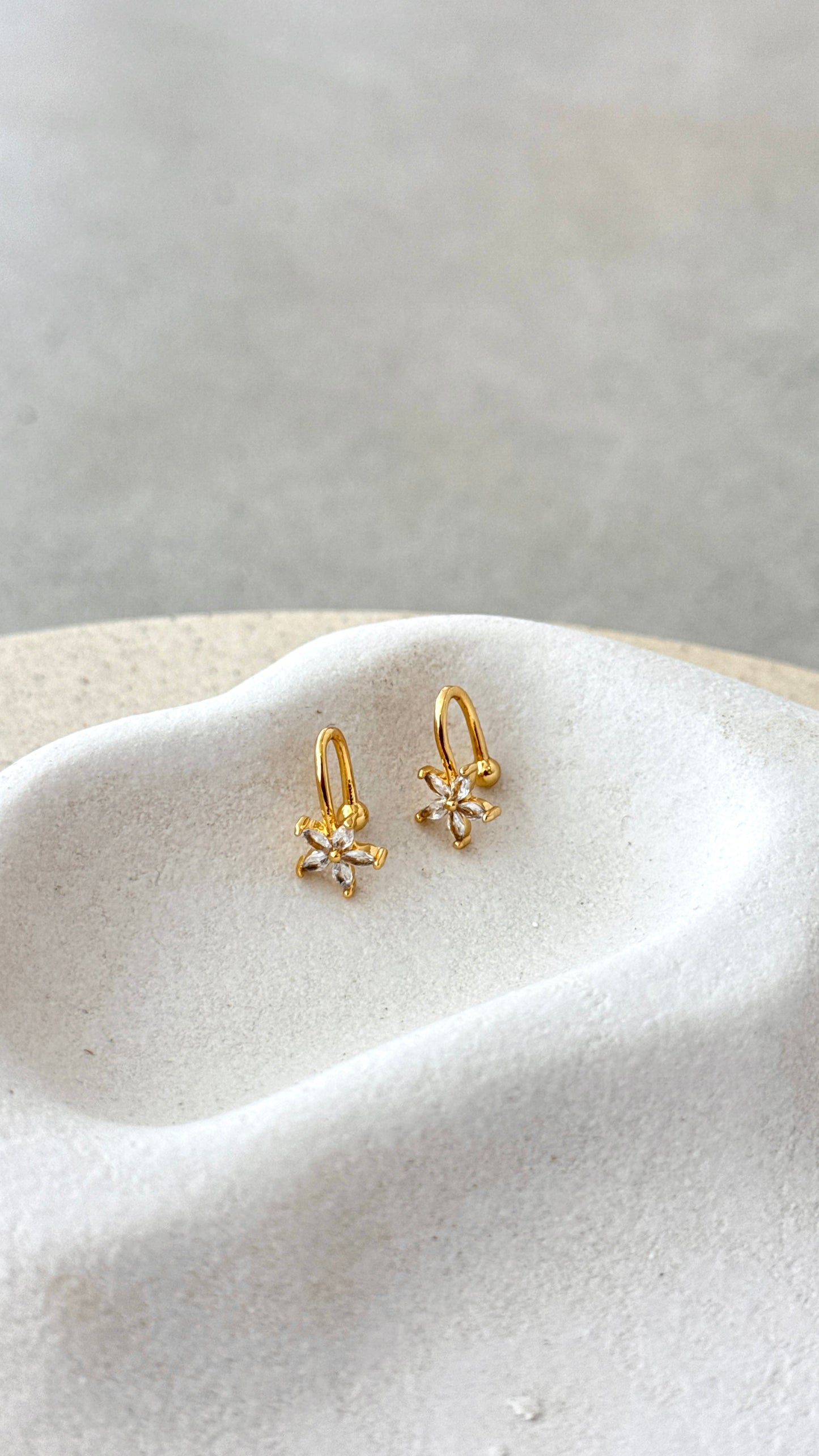 Yiota Ear Cuff Earrings - Gold