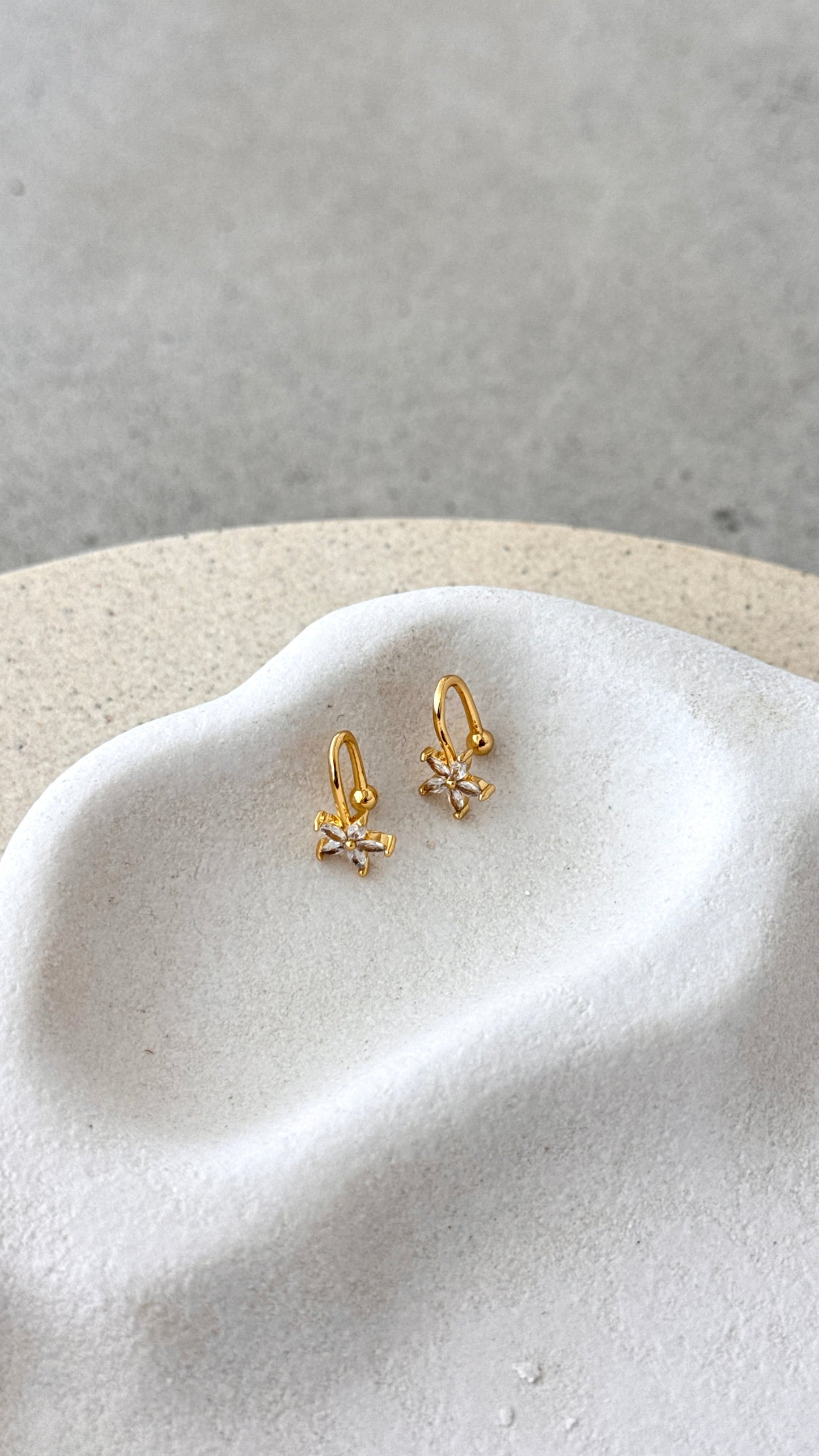 Yiota Ear Cuff Earrings - Gold
