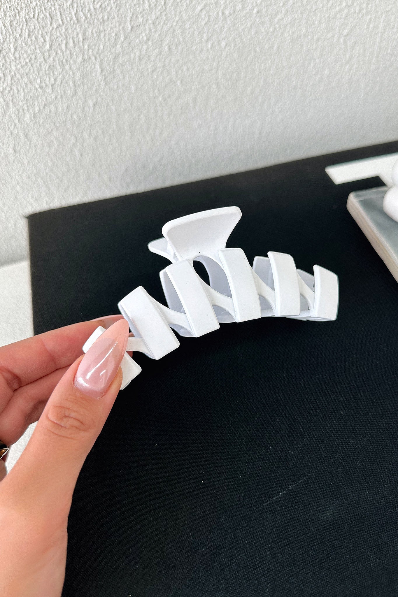 Issy Claw Clip - White